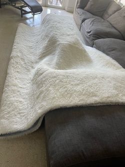 Beautiful White Shag Fur Rug NEW 9 x 12 Dwr, Restoration Hardware, Crate Barrel Cb2