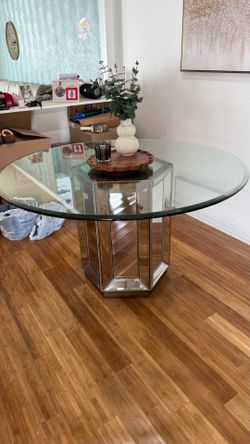 Round glass dinning table