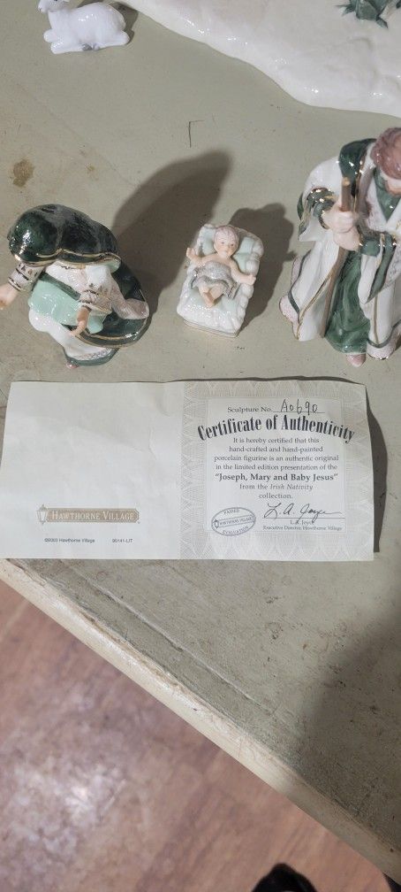 Hawthorne Village 2003 Irish Nativity Set $350obo