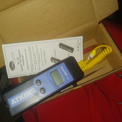 Cooper-Atkins 35132 AquaTuff Waterproof Thermocouple Thermometer with Wrap and Stow DuraNeedle Probe, -100°F to 500°F Temperature Range