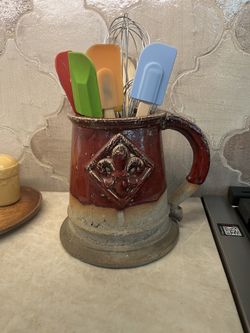 KITCHEN UTENSIL CROCK