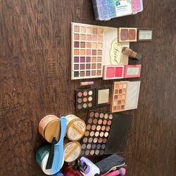 Sombras Í Mucho Más 