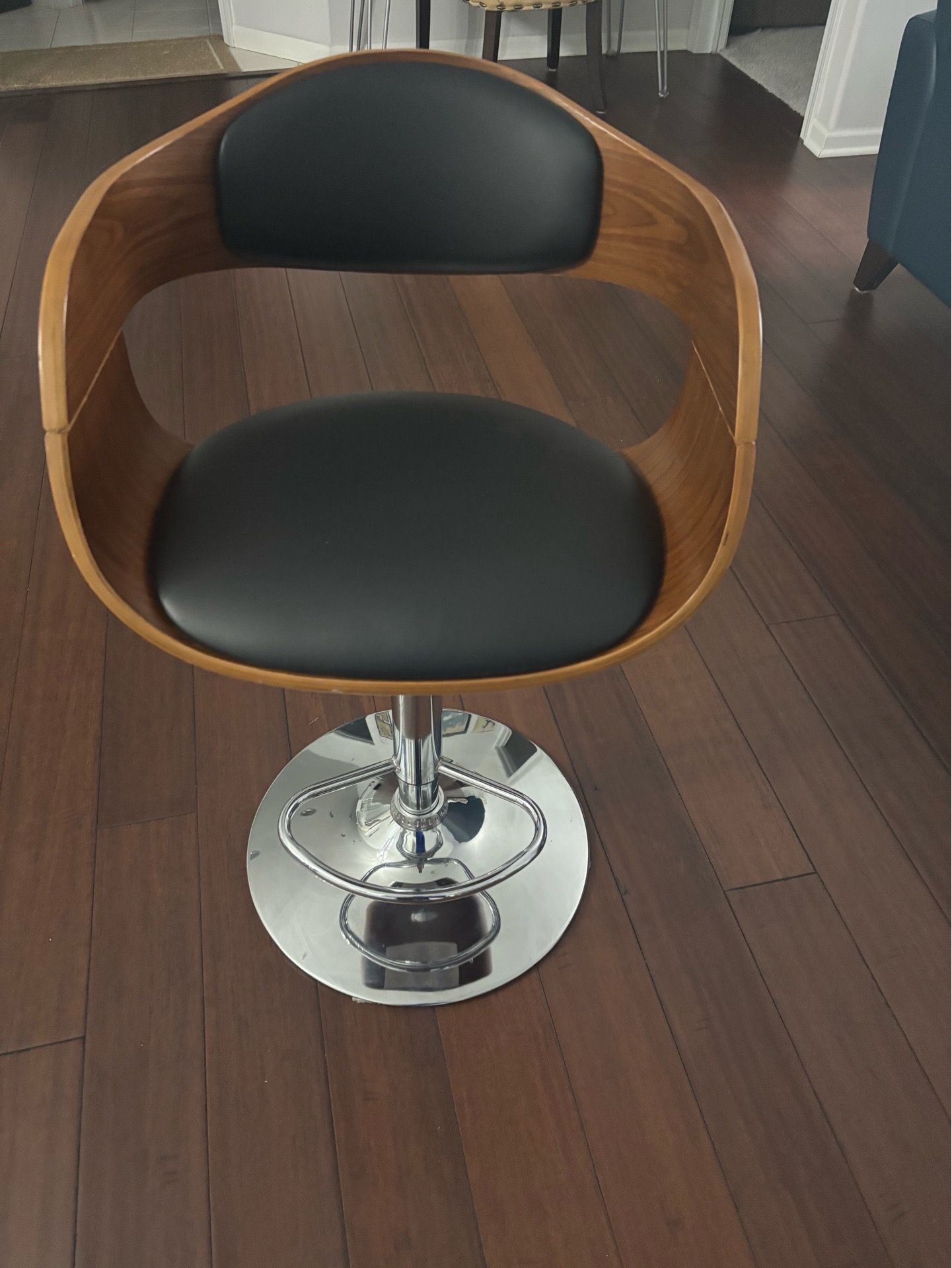 Bar stool