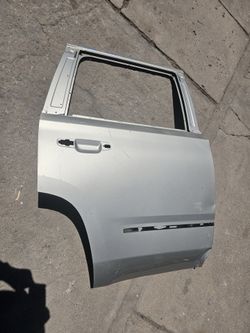 Chevy Tahoe gmc Yukon right rear door Oem
