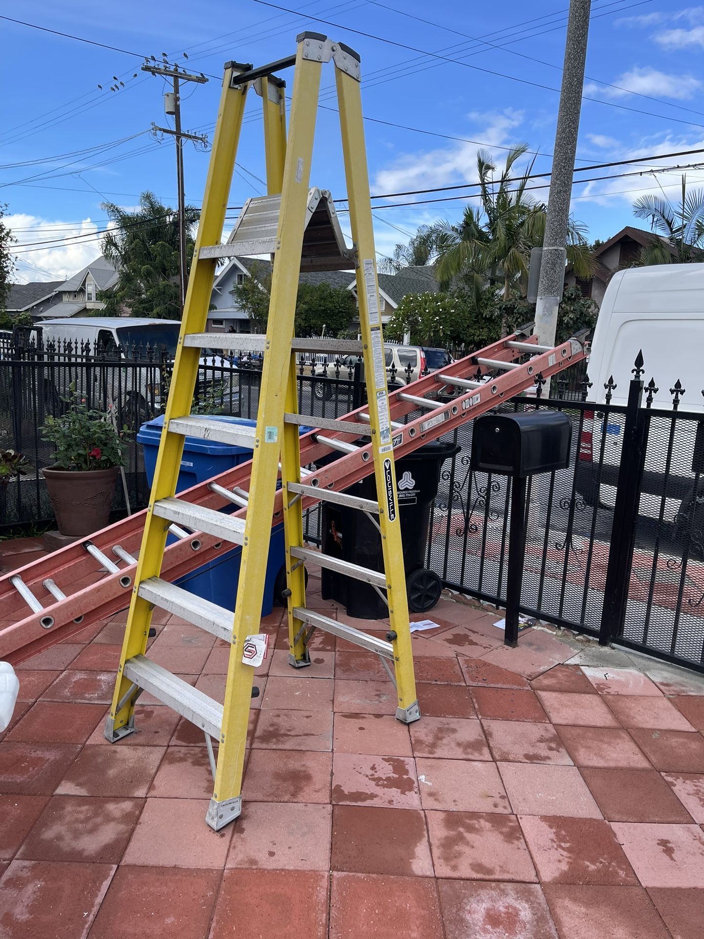 Excellent Condition Double Side Heavy Duty, Fiberglass Ladder