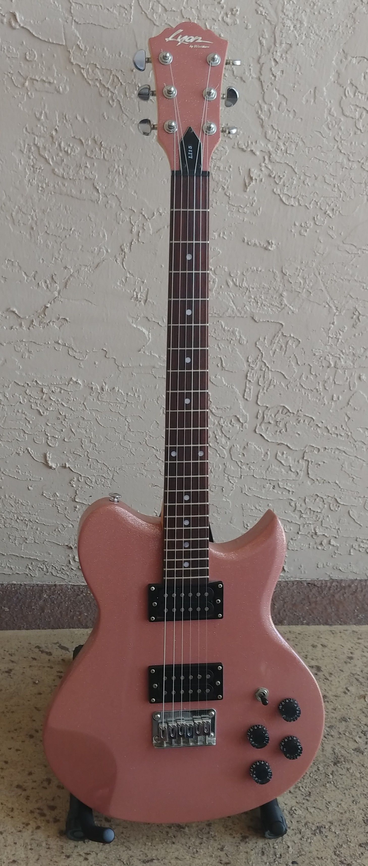 Washburn Lyon LI15 Pink Sparkle Electric Guitar New Strings Ready to Play !!