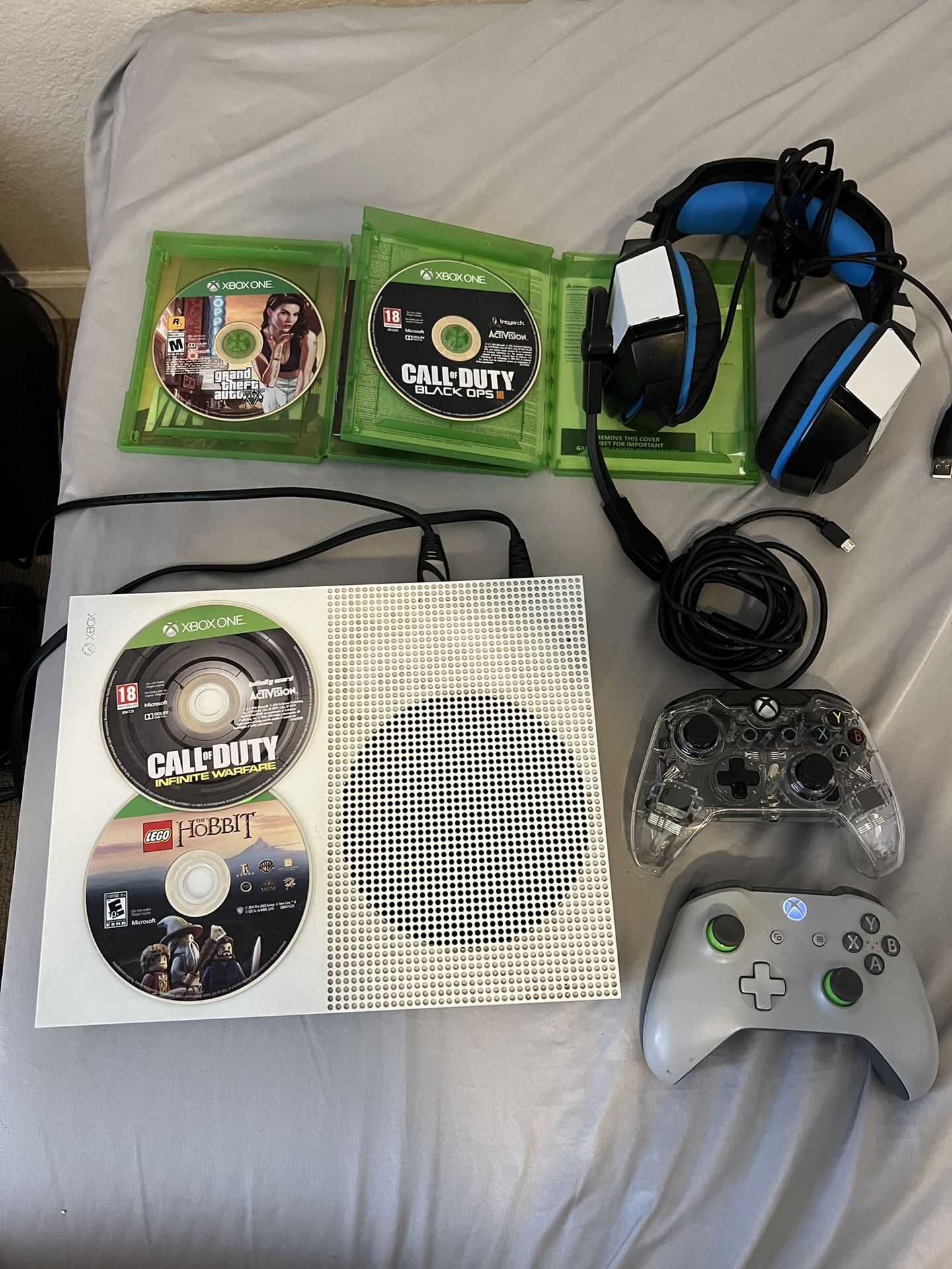 Xbox One S (white)