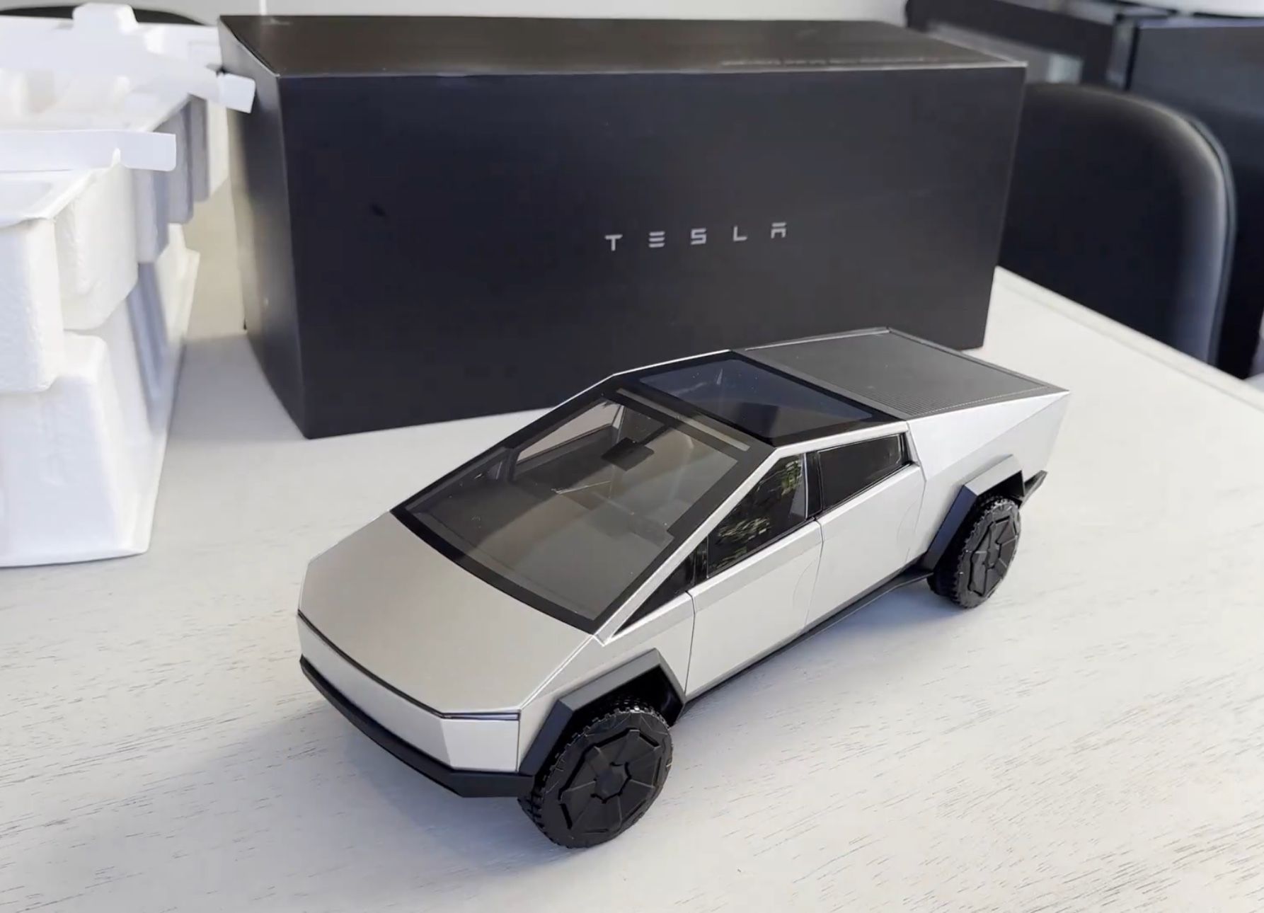 Official Tesla Cybertruck 1:18 Scale Diecast Model