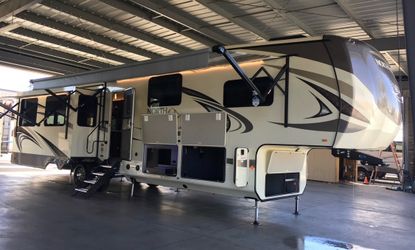 2019 Jayco North Point 377RLBH - Fifth wheel