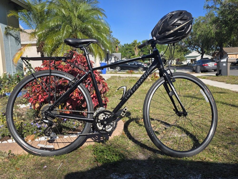 Giant Escape 2 Hybrid Bike