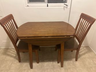 Table with drop leaf flaps and 2 chairs