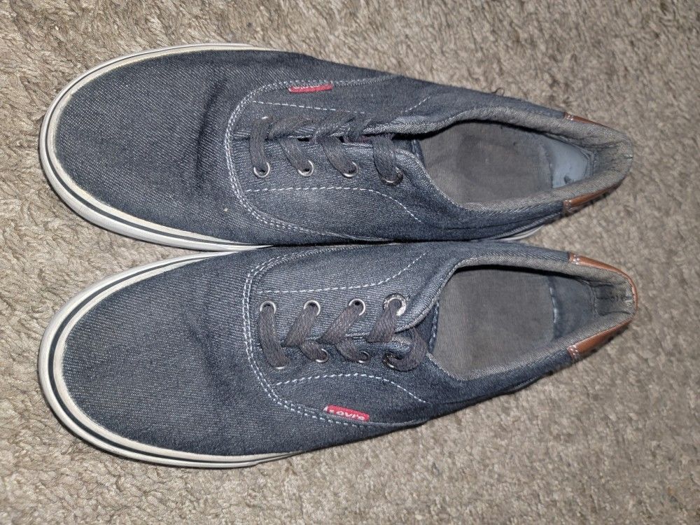 Levis Shoes Size 6