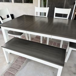 Bobs Dining Table