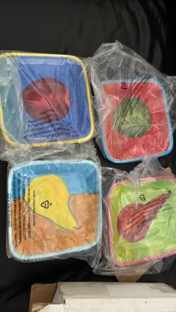 Plates dessert new in box set of 4