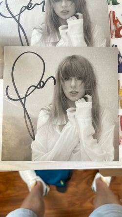 Taylor Swift Signed Picture AUTHENTIC