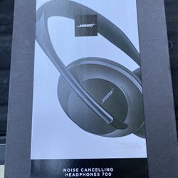 Bose - Noise Cancelling Headphones 700 Sealed 