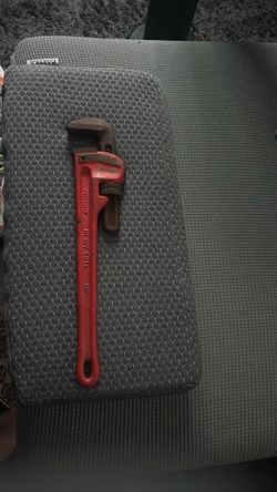 Pipe wrench 18”