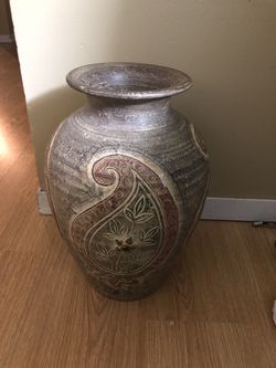 Clay flower pot