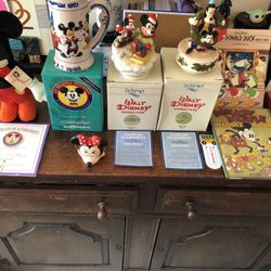 DISNEY COLLECTIBLES 