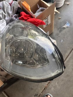 2005 Infinity G 35 headlight