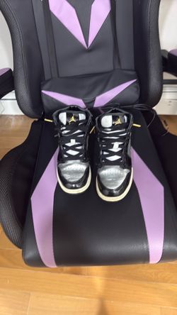 Jordan 1 mid silver said mettalic 5’5 boy size