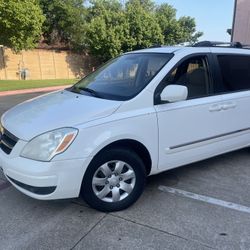 2008 Hyundai Entourage 