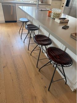 *** 5 Barstools, EXCELLENT CONDITION ***