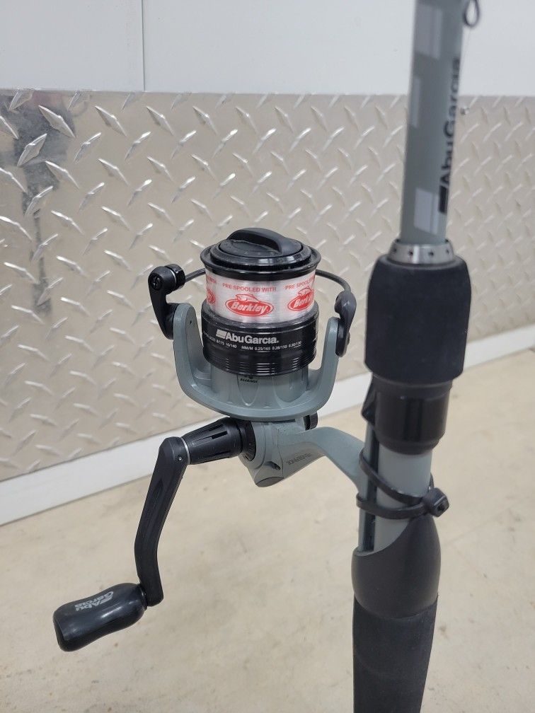 Abu Garcia 7’ Vengeance Spinning Combo Fishing Kit with Berkley Baits