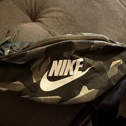 Nike Camo Crossbody 