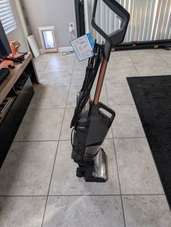 Bissell CrossWave HydroSteam Multi-Surface Cleaner - Like New!
This is the versatile Bissell CrossWave HydroSteam that vacuums, washes, and steams you