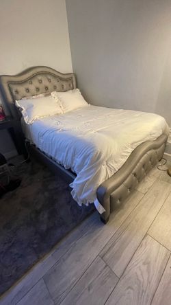 Full size frame  bedroom