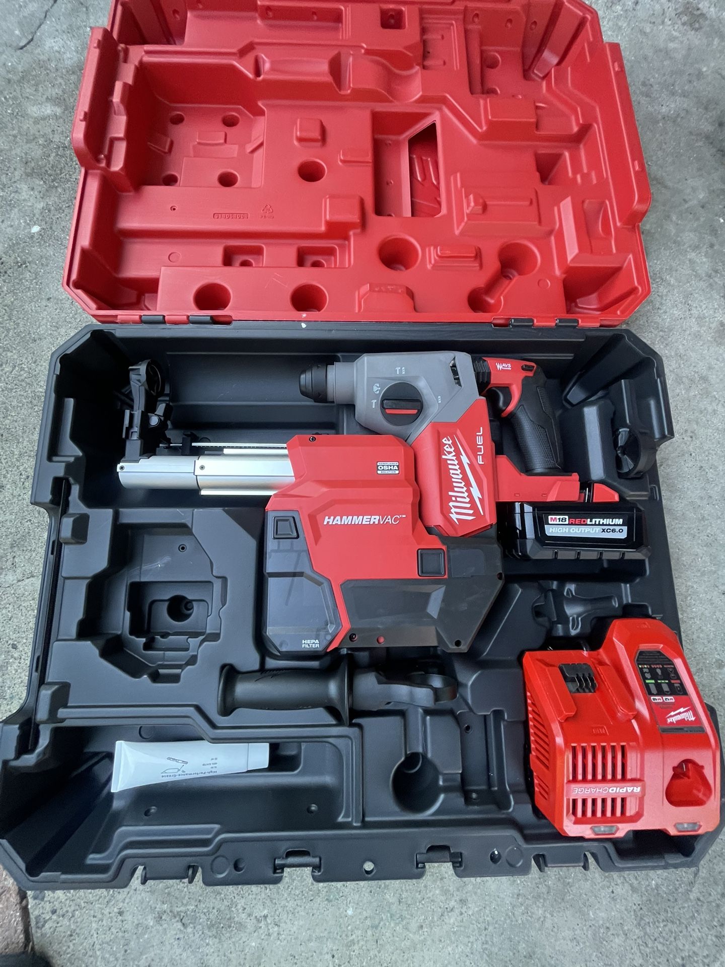 M18 FUEL 18V Lithium-Ion Brushless 1 in. Cordless SDS-Plus Rotary Hammer/Dust Extractor Kit, One 6.0 Ah Batteries