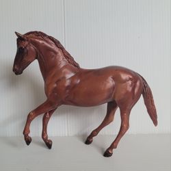 Breyer Classic #750266  Sonador with Lead Line Shinny Chestnut.
