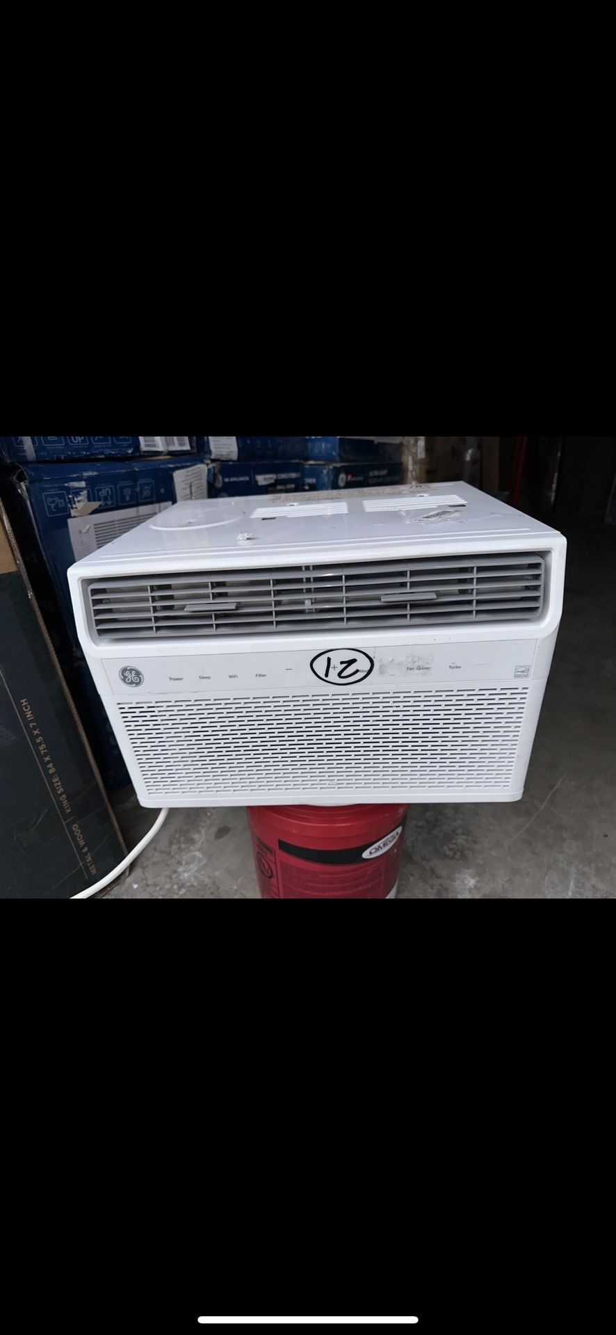 Air Conditioner 8000btu Works Great As Shown 