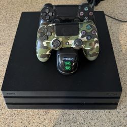 PS4 w/2 Controllers & Charging Dock