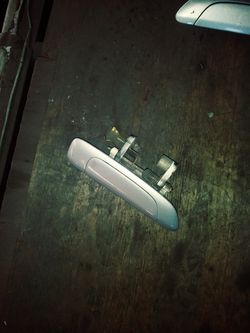 2003 honda civic 4 cyl. 1.7L passanger rear door outside handle