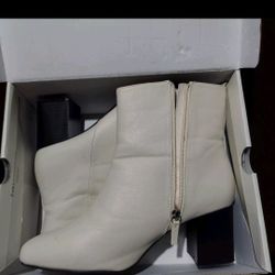 Comfort Est. 1946 White Faux Leather Boots (Size 11) side zippers for closure