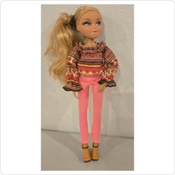 Vintage 2001 MGA Bratz Cloe Doll in Boho Chic Outfit & Platform Shoes (~10")