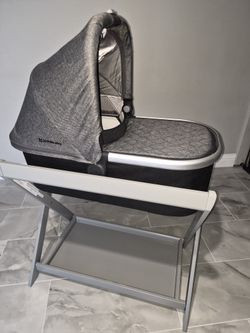 Uppababy bassinet with Uppababy stand.