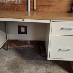 Desk 46x25x30