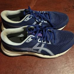 Women's Asics Gel Size 10