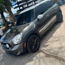 2012 Mini Cooper Countryman S AWD With Navigation !