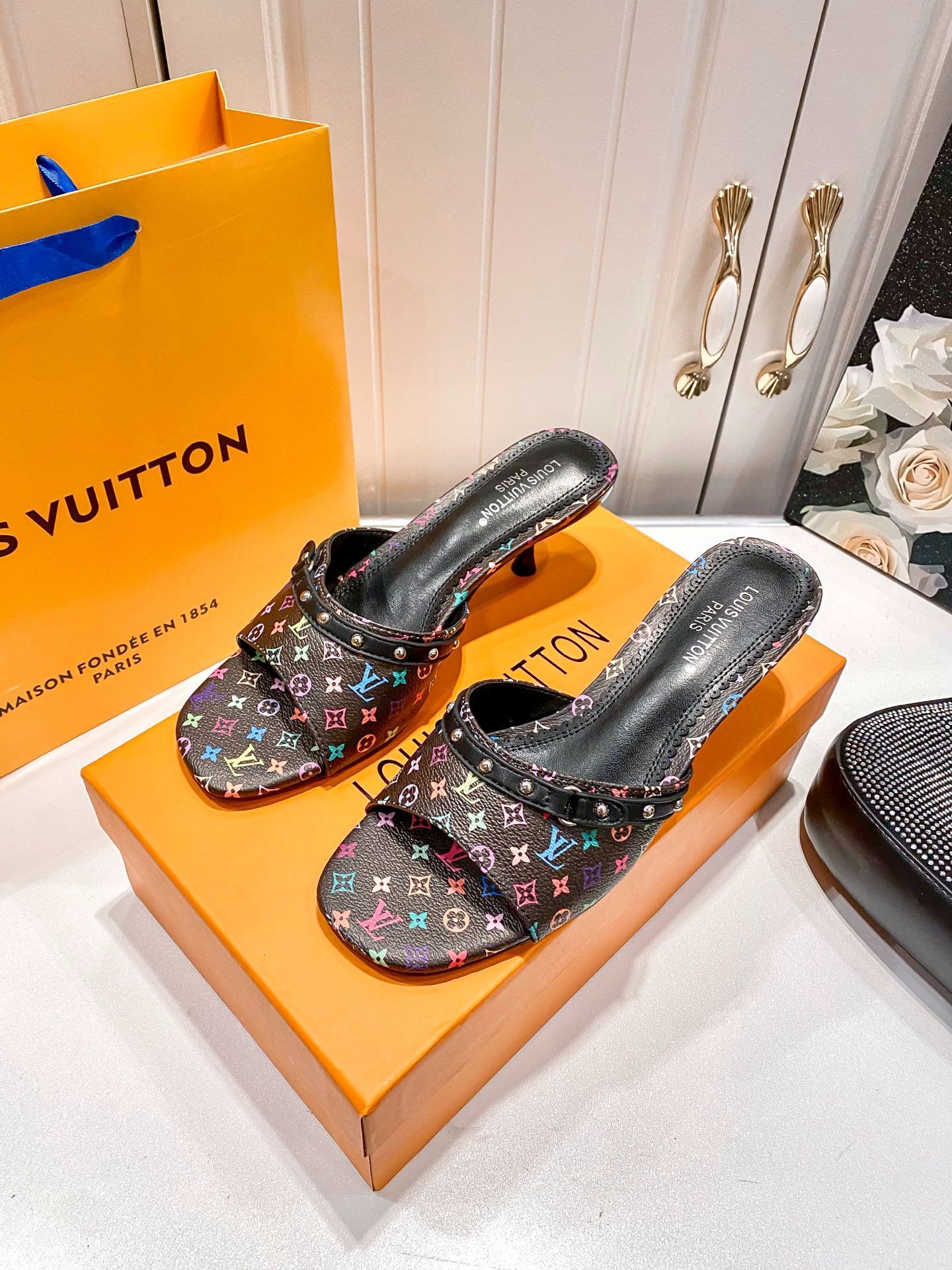 brand new summer slipper nwt