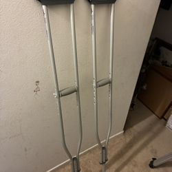 CRUTCHES 