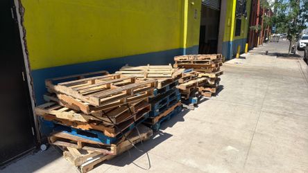 FREE PALLETS