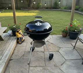 Weber Original Kettle Charcoal Grill, 22 Inch Good condition! Retails $149.99