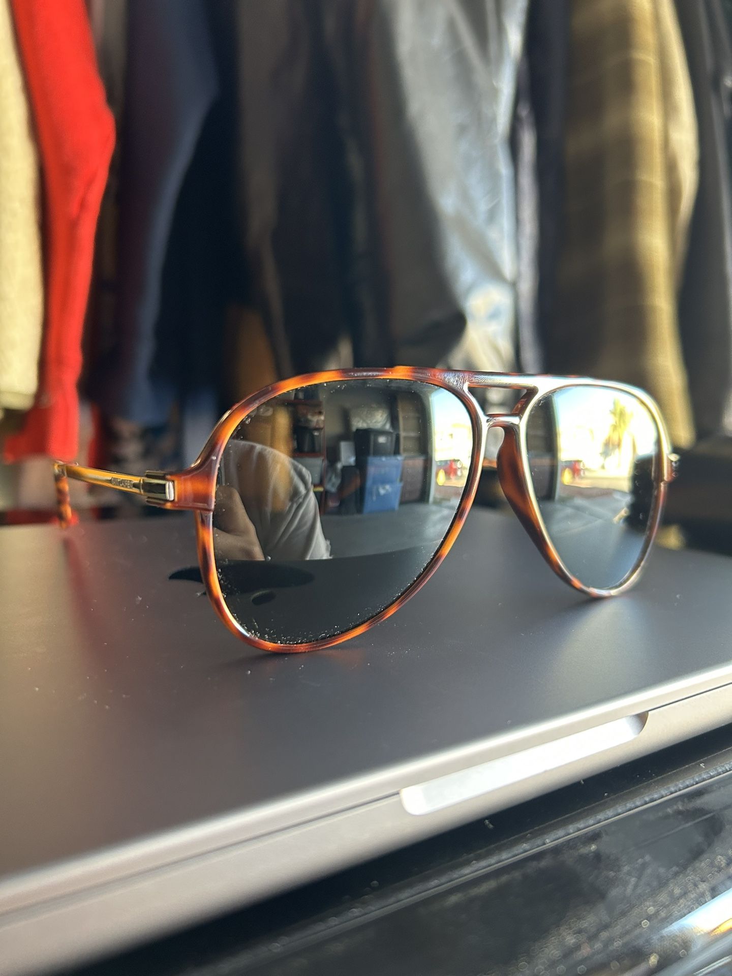 SAINT LAURENT AVIATORS NEVER WORN display picture 1
