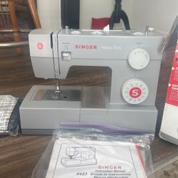 Singer Heavy Duty 4423 Sewing Machine