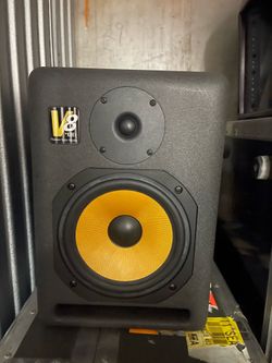 V8 KRK V8 V Series 2-Way 8" Active Studio Monitor