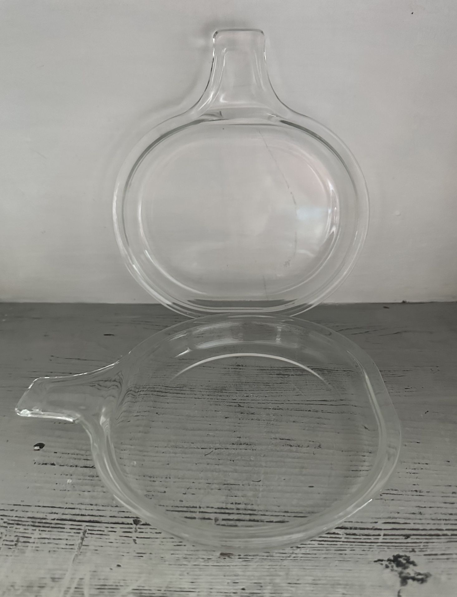 Set of 2 vintage Pyrex clear single servings dishes #600-b with handles. Can also be used for cooking in microwave, conventional or convection oven
